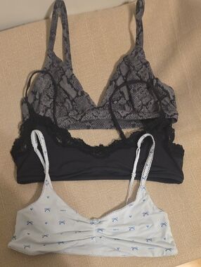 SKIMS SIZE L.  Lace Trim Bralette